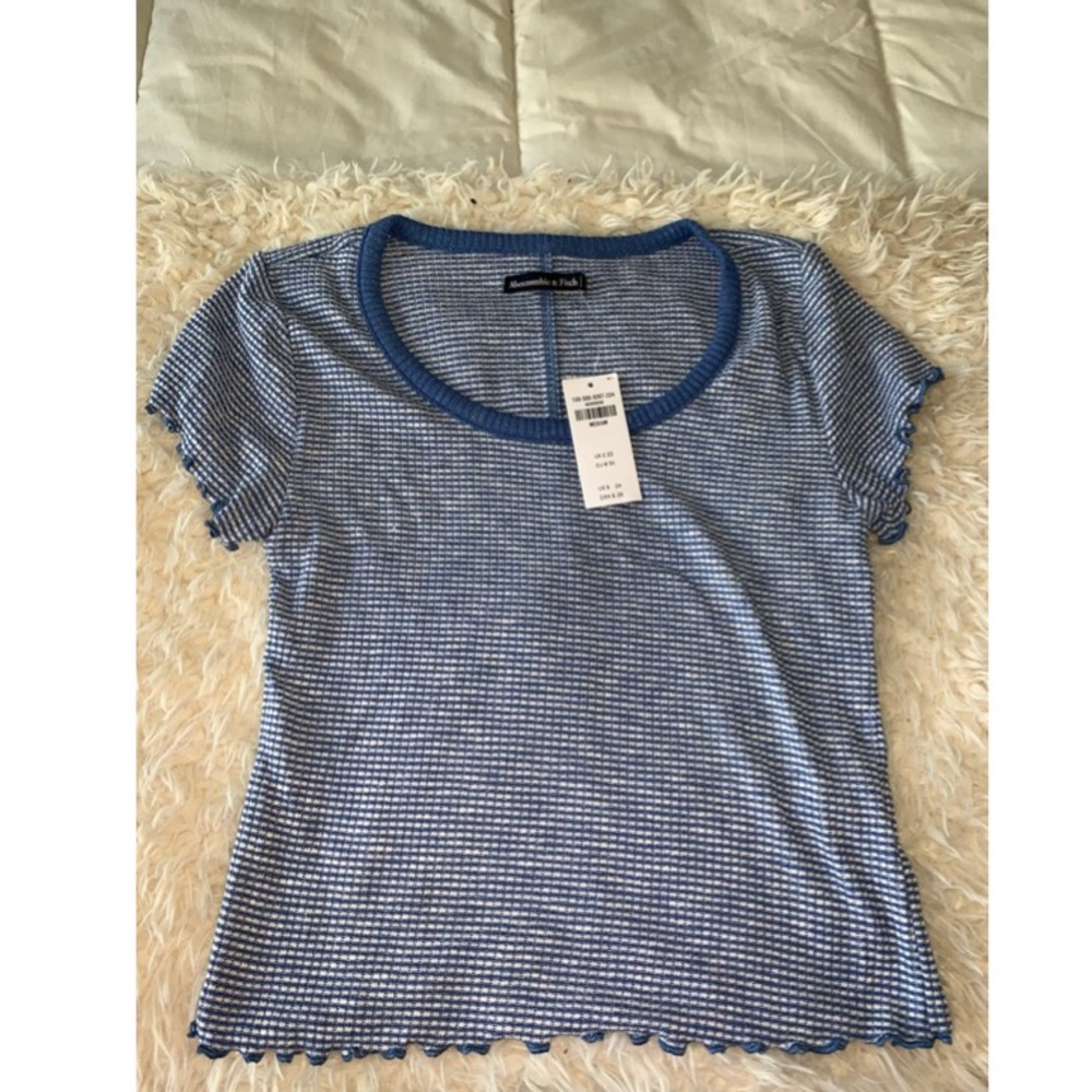 Abercrombie cropped tee SZ M